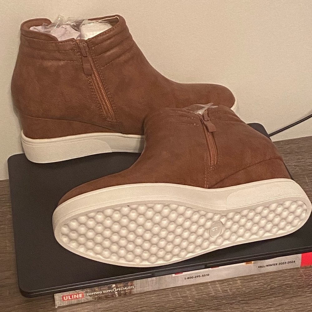 Journee Collection Remmy Sneaker Wedge